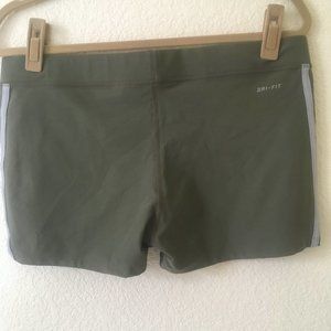 Nike Women's Tempo Athletici Shorts Green Large NWT